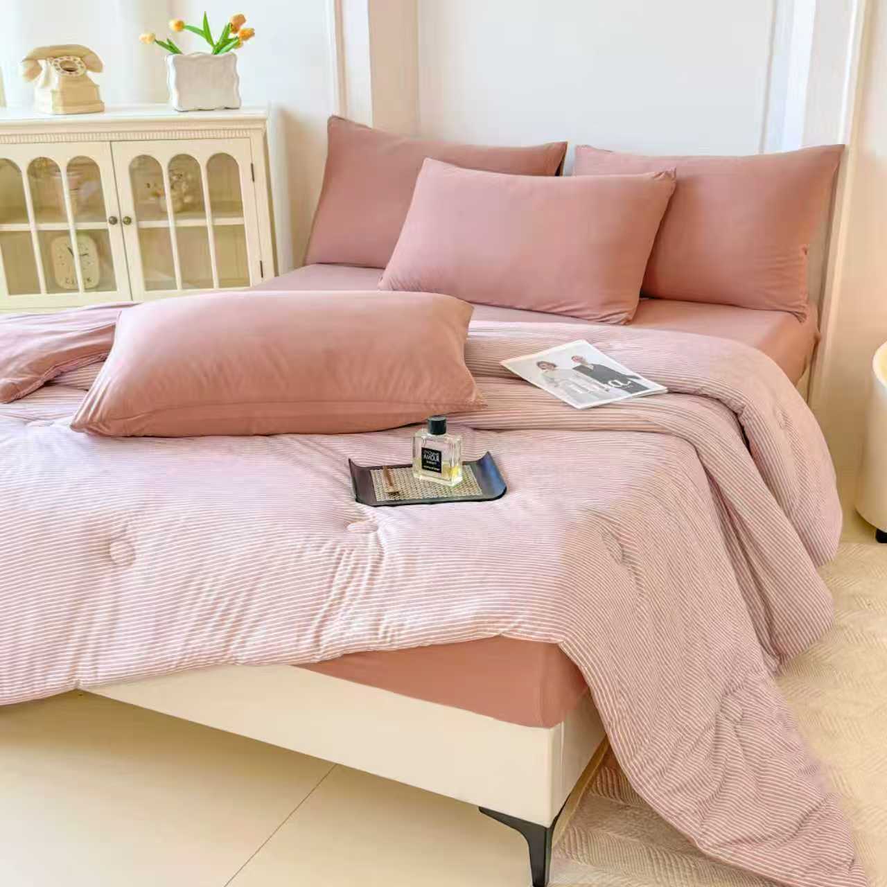 Minimalist Style Ultra-Soft Skin-Friendly Comforter Set