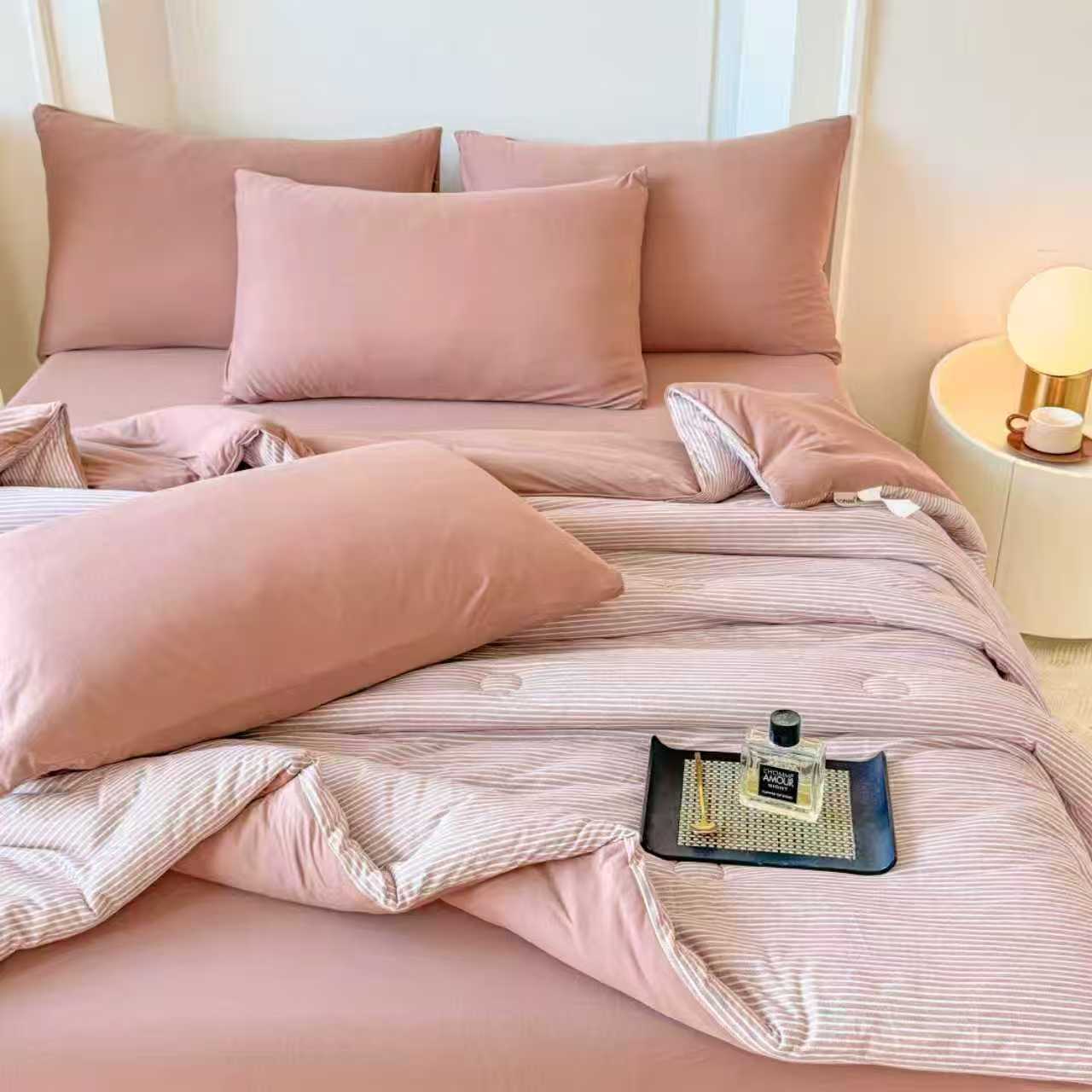Minimalist Style Ultra-Soft Skin-Friendly Comforter Set