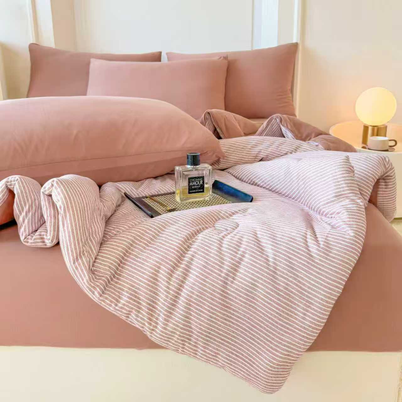 Minimalist Style Ultra-Soft Skin-Friendly Comforter Set