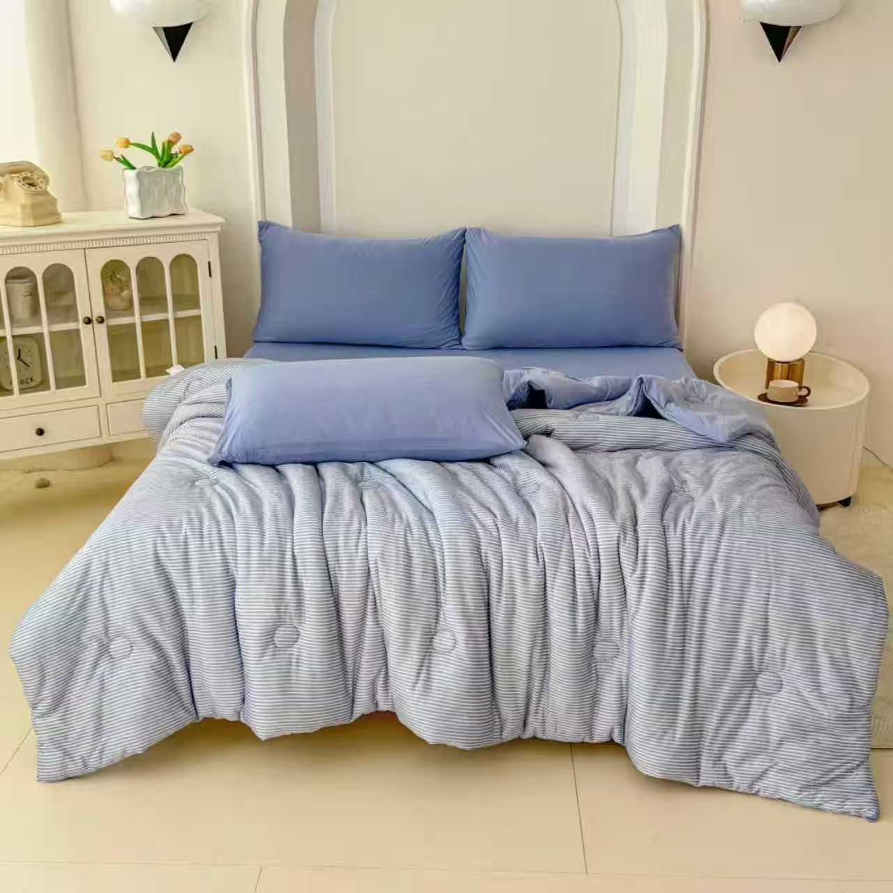 Minimalist Style Ultra-Soft Skin-Friendly Comforter Set
