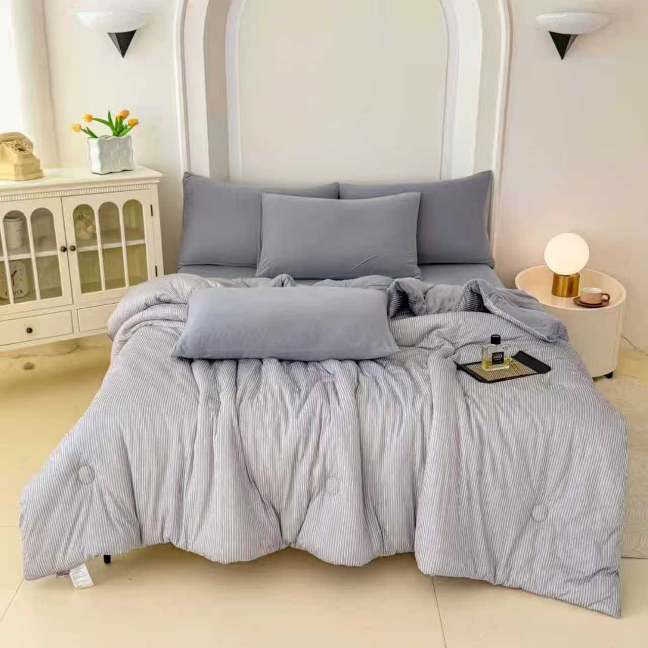 Minimalist Style Ultra-Soft Skin-Friendly Comforter Set