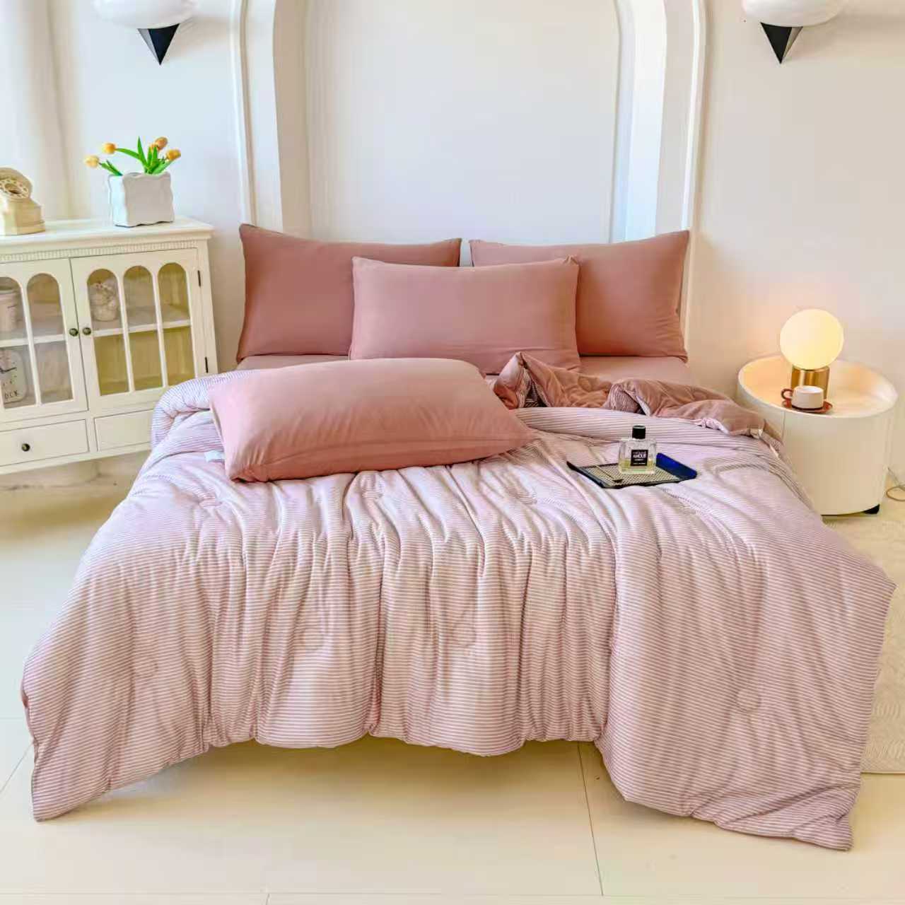 Minimalist Style Ultra-Soft Skin-Friendly Comforter Set